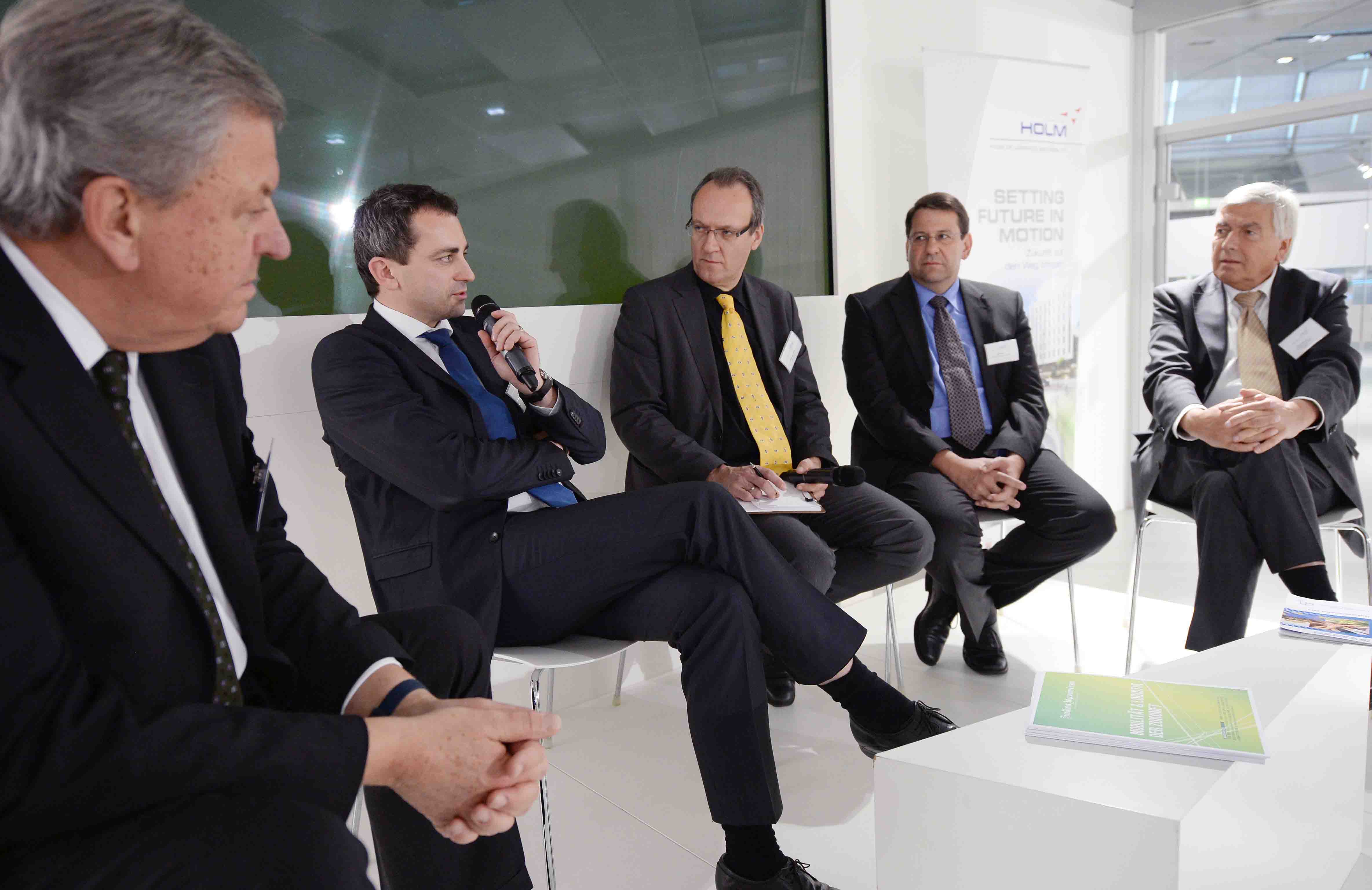 Walter Hecke, Martin Rust, Kai Probst, Volker Sparmann, Jürgen Schultheis, Mobilität, Verkehr, Aviation, Nachhaltigkeit, Planetare Belastungsgrenzen, Klimawandel, Frankfurter Rundschau, House of Logistics and Mobility, HOLM GmbH, Verkehrskontor FrankfurtRheinMain, Ethik, Verantworung, Gerechtigkeit, Moderation, Vortrag