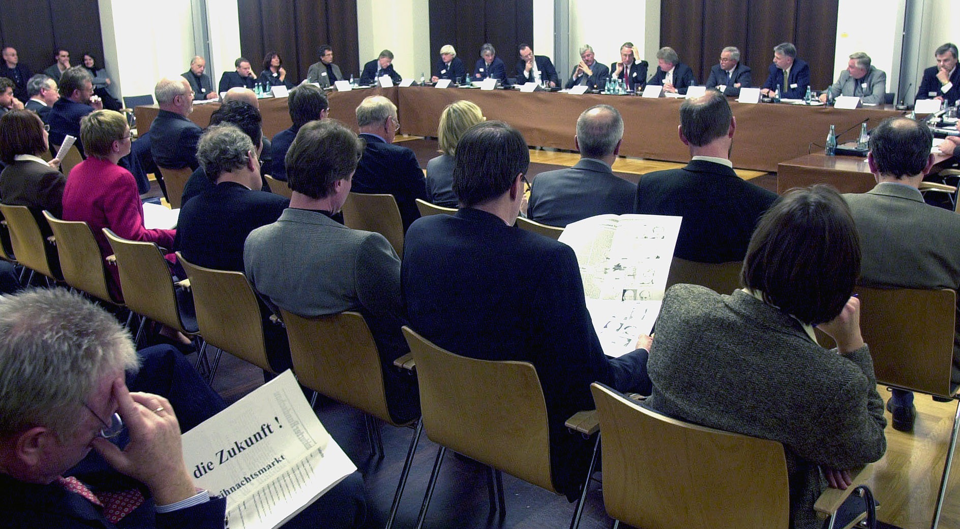Landschafts- und Strukturausstellung Regionale, Metropolitana, Jürgen Schultheis, Metropolregion FrankfurtRheinMain, Region, Regionalkreis, Frankfurt am Main, Ludwig Landmann, Rhein-Mainischer Städtekreis, Deutsche Bank, Rolf Breuer, Messe Frankfurt, Michael von Zitzewitz, Flughafen Frankfurt, Fraport, Wilhelm Bender, Wirtschaftsinitiative Frankfurt, Themenwelt, arthesia AG, Prof. Thomas Sieverts, Prof. Dr. Walter Siebel, Prof. Wolfgang Christ, Petra Roth, Herbert Hirschler, Hessen, Frankfurter Rundschau, Hans Helmut Kohl, IHK Frankfurt am Main, IBA Emscher Park, Karl Ganser, Christoph Zöpel